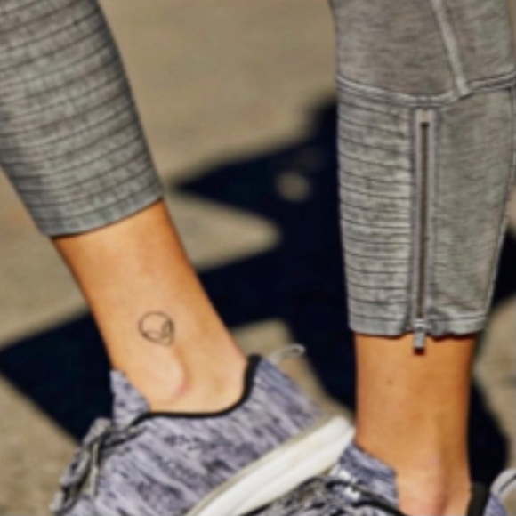 ⭐️Free People Movement Get On It Legging Silver Women’s Size Small - Picture 4 of 4